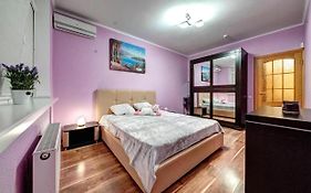 Modern Apartment Near Park