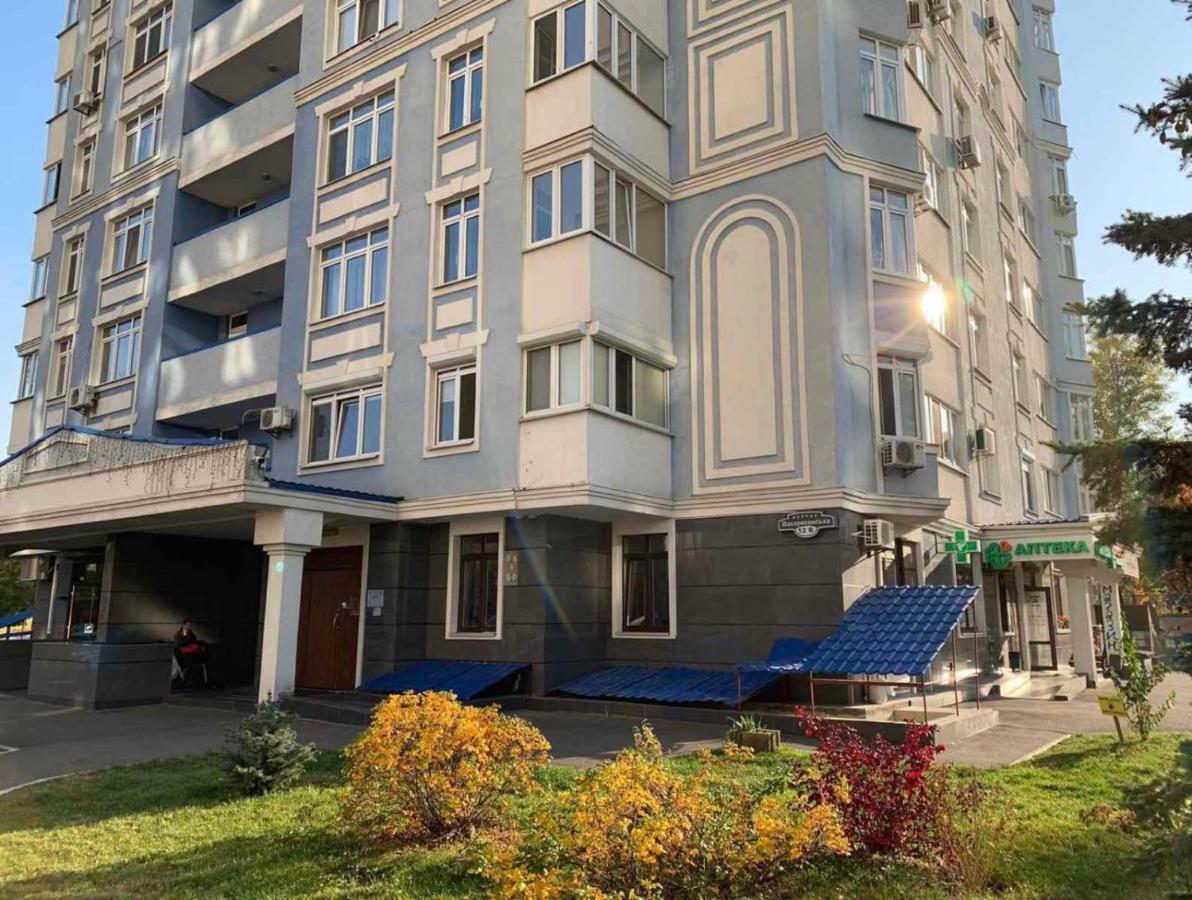 Modern Apartment Near Park Киев Экстерьер фото