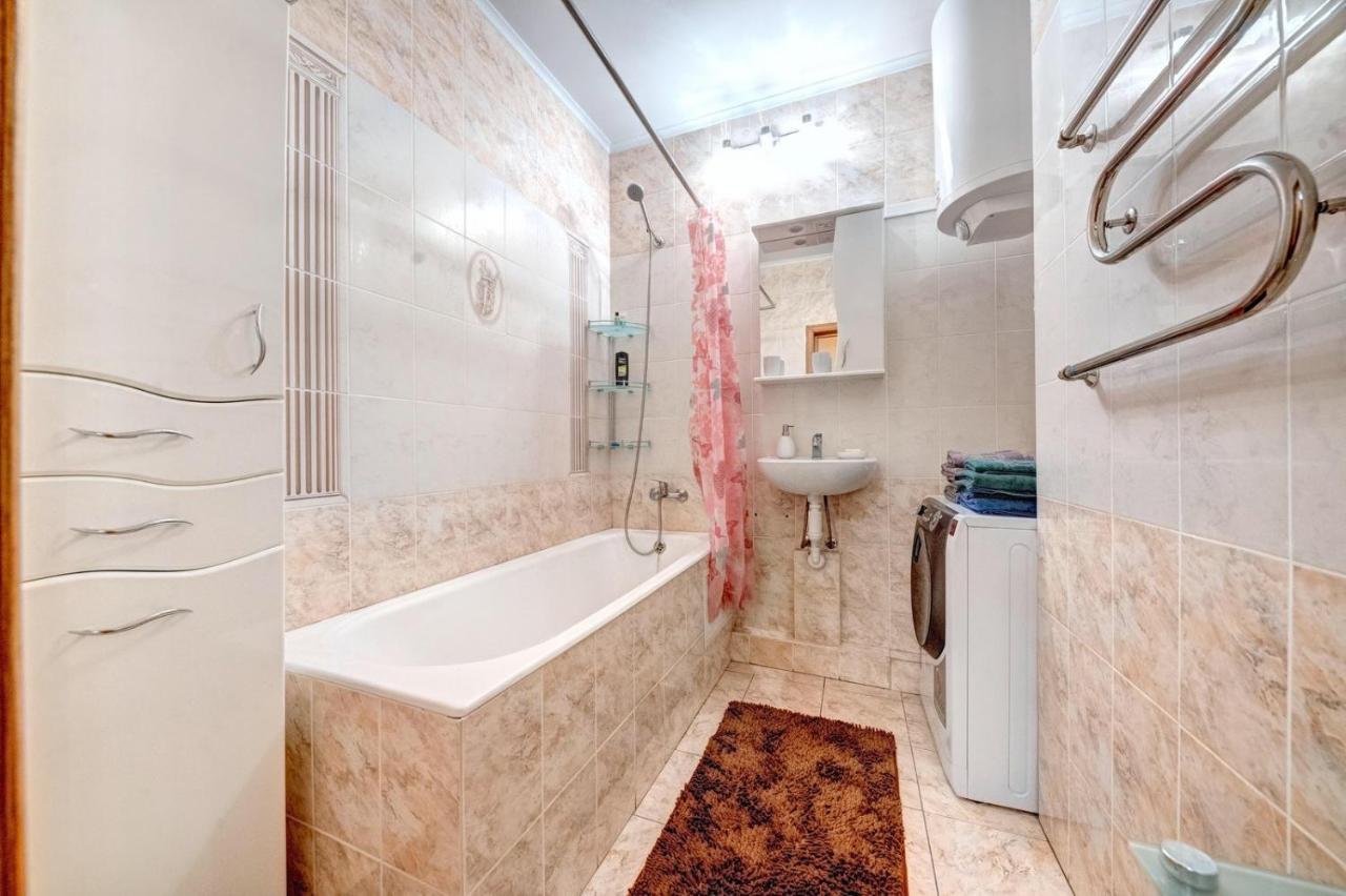 Modern Apartment Near Park Киев Экстерьер фото