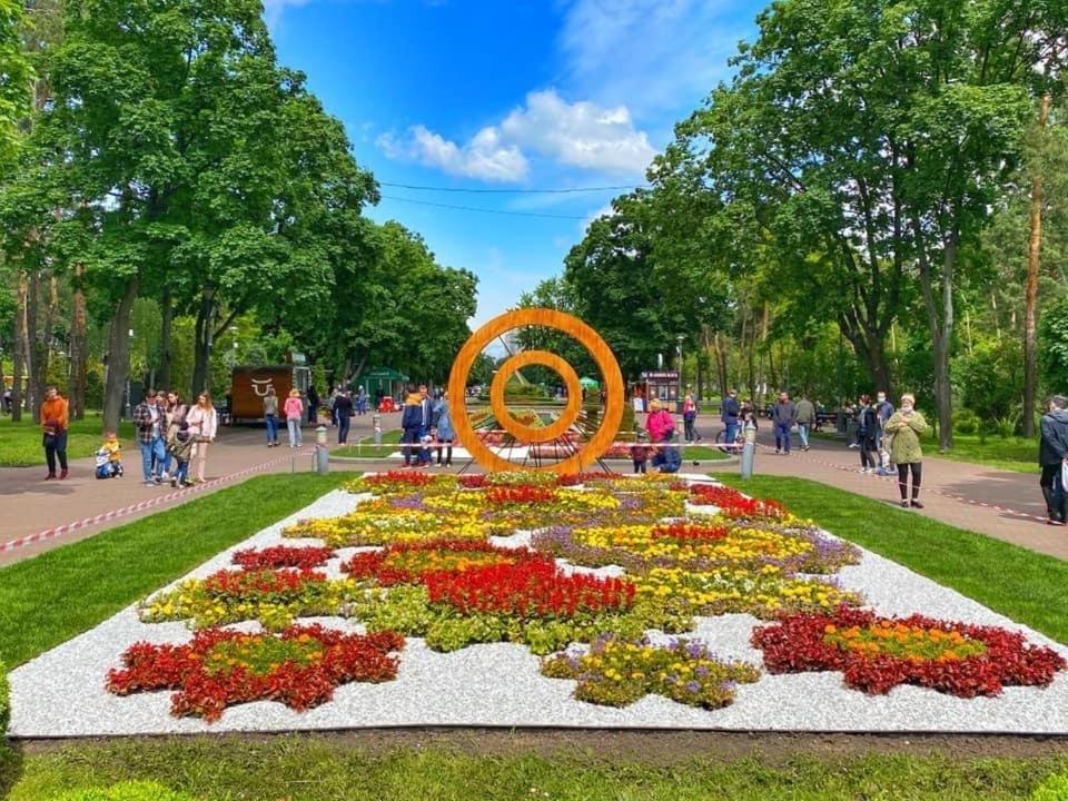 Modern Apartment Near Park Киев Экстерьер фото